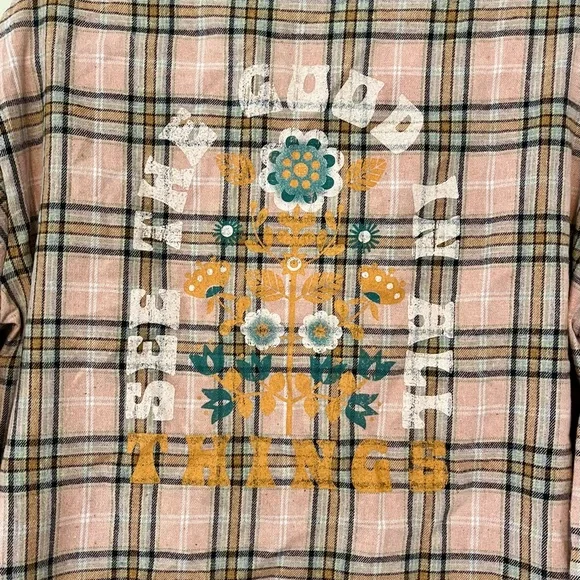 NWT Altar'd State Pink and Tan Plaid Cropped Flannel XS Graphic Detail on Back - Picture 4 of 11